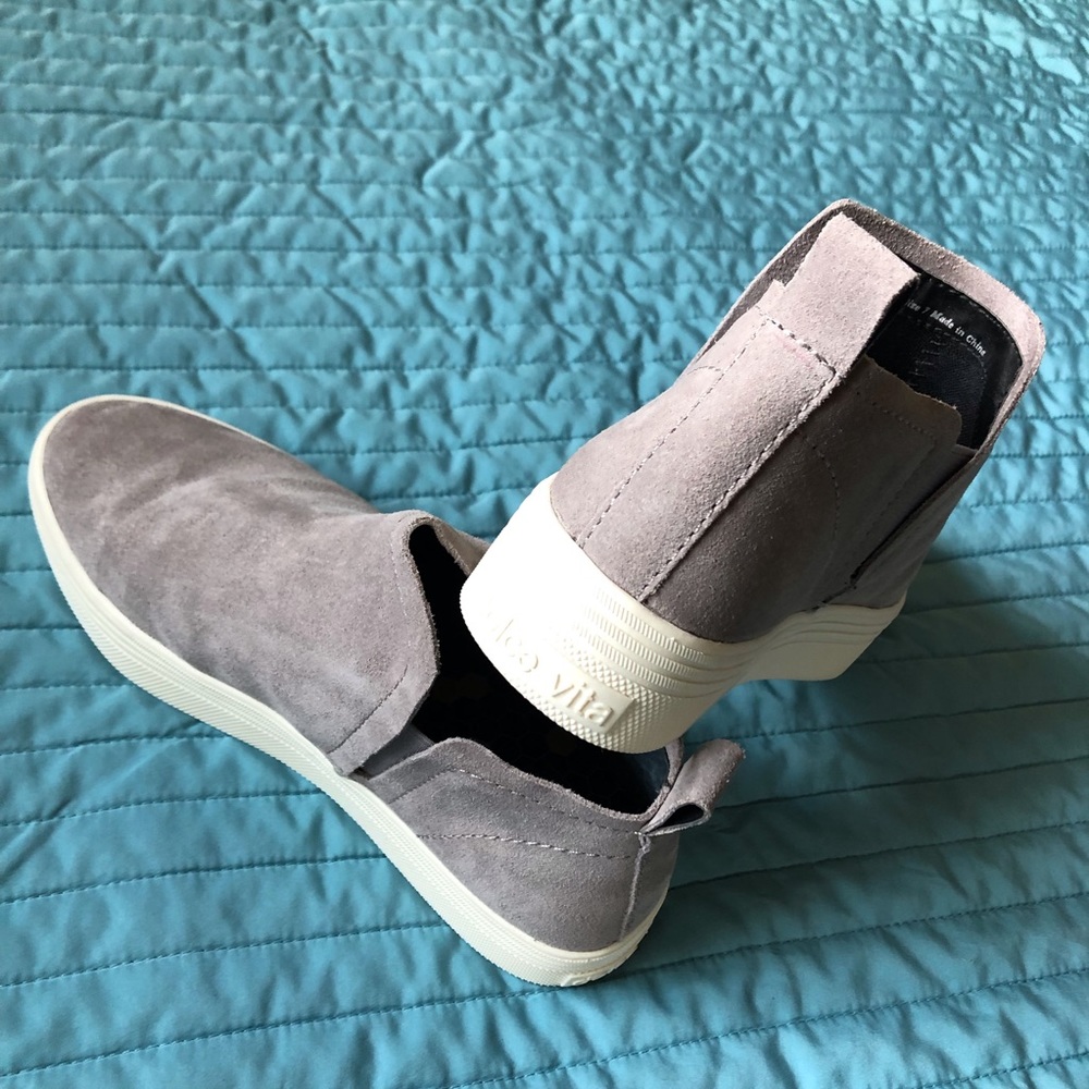 Sneakers - Picture 5 of 8